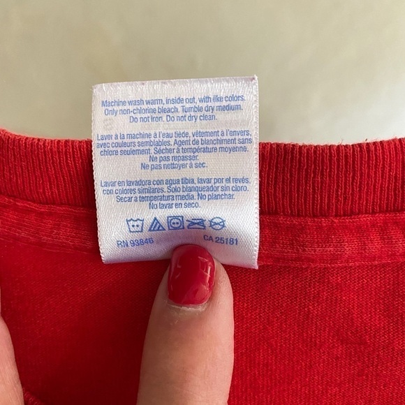 Gildan Woman Ohio State Buckeyes Red Short Sleeve Tee w/ Chevron Patch on Front - Picture 6 of 10